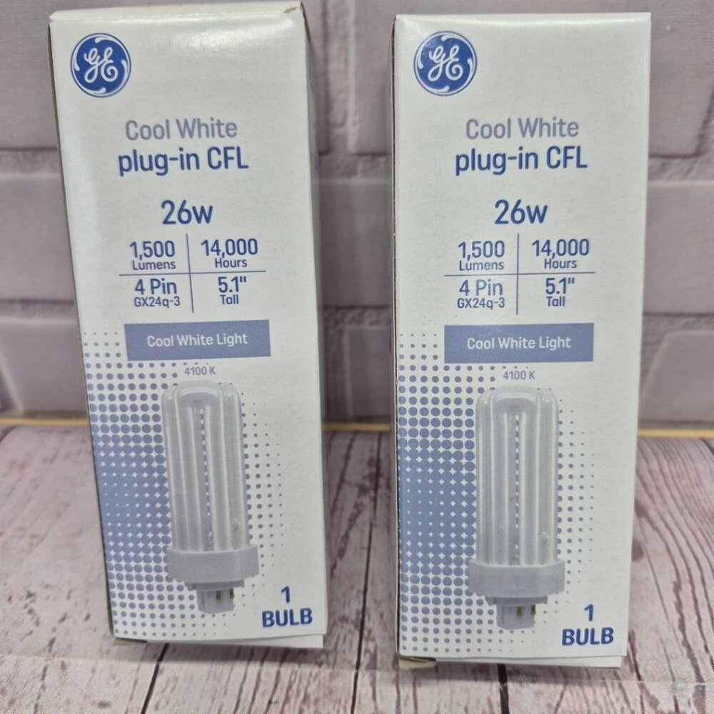 Lot Of 2 GE Cool White Plug In CFL 4pin 5.1" tall 26W‎  3Tube Bulb